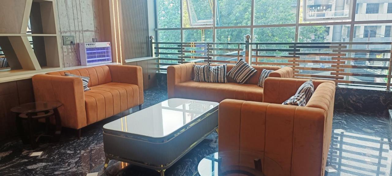 Hotel Sadhana Palace Матхура Экстерьер фото