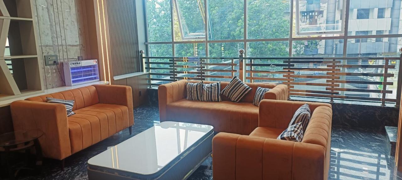 Hotel Sadhana Palace Матхура Экстерьер фото