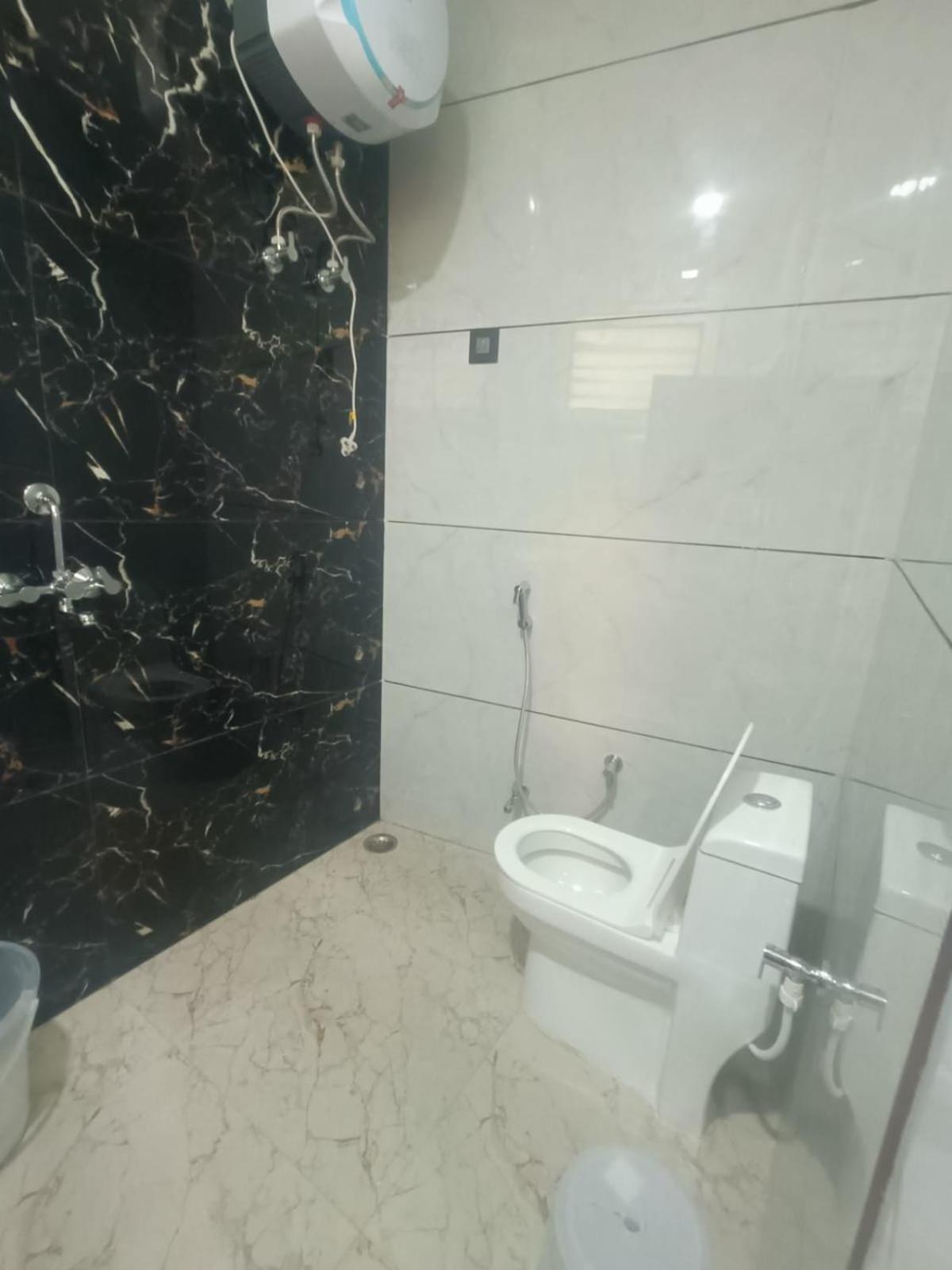 Hotel Sadhana Palace Матхура Экстерьер фото